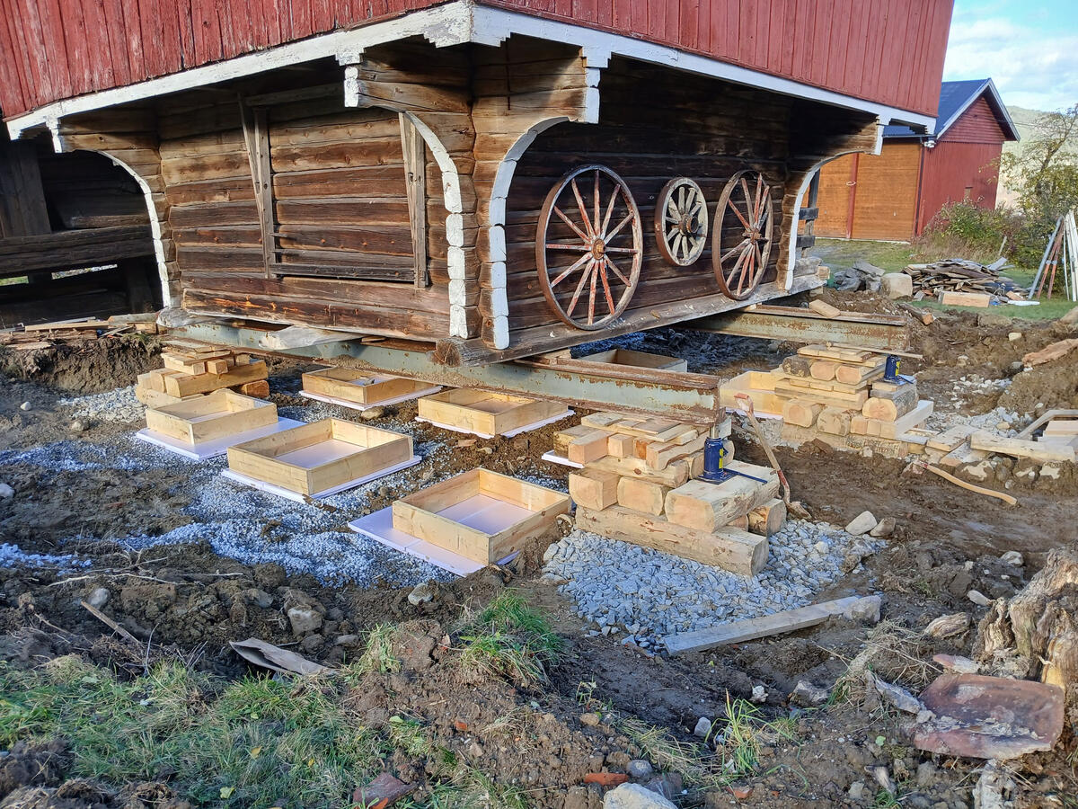 Restaurering av stabbur 2/3